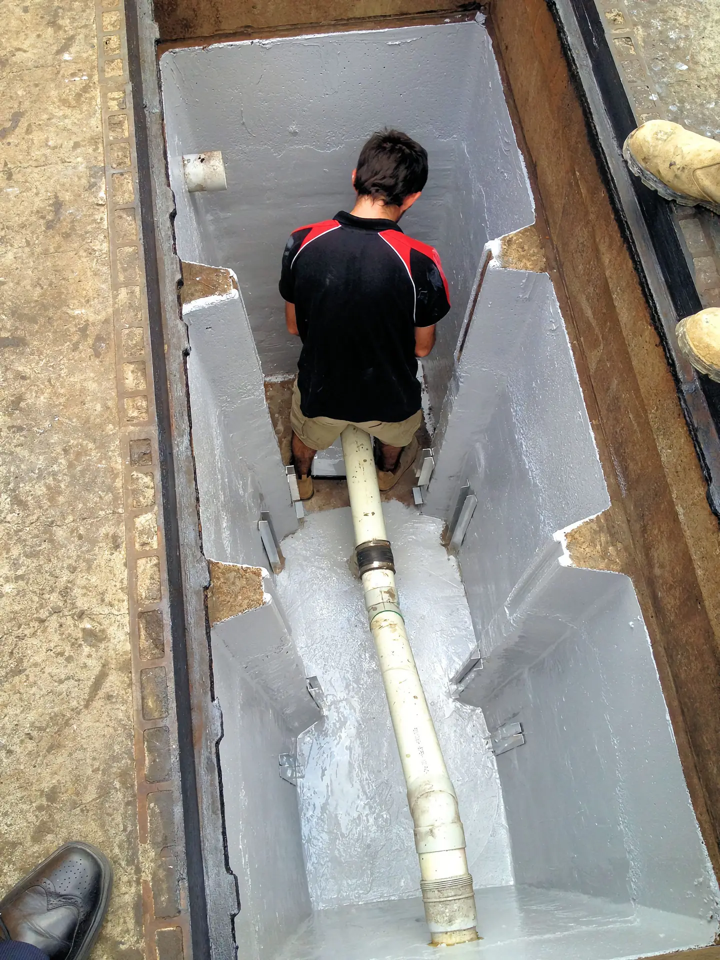 Gold Coast grease trap relining from Whywait Plumbing<br />
